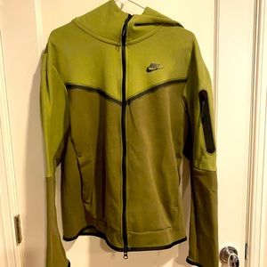 Men’s size medium army green two-time Nike Tech jacket. Barely used